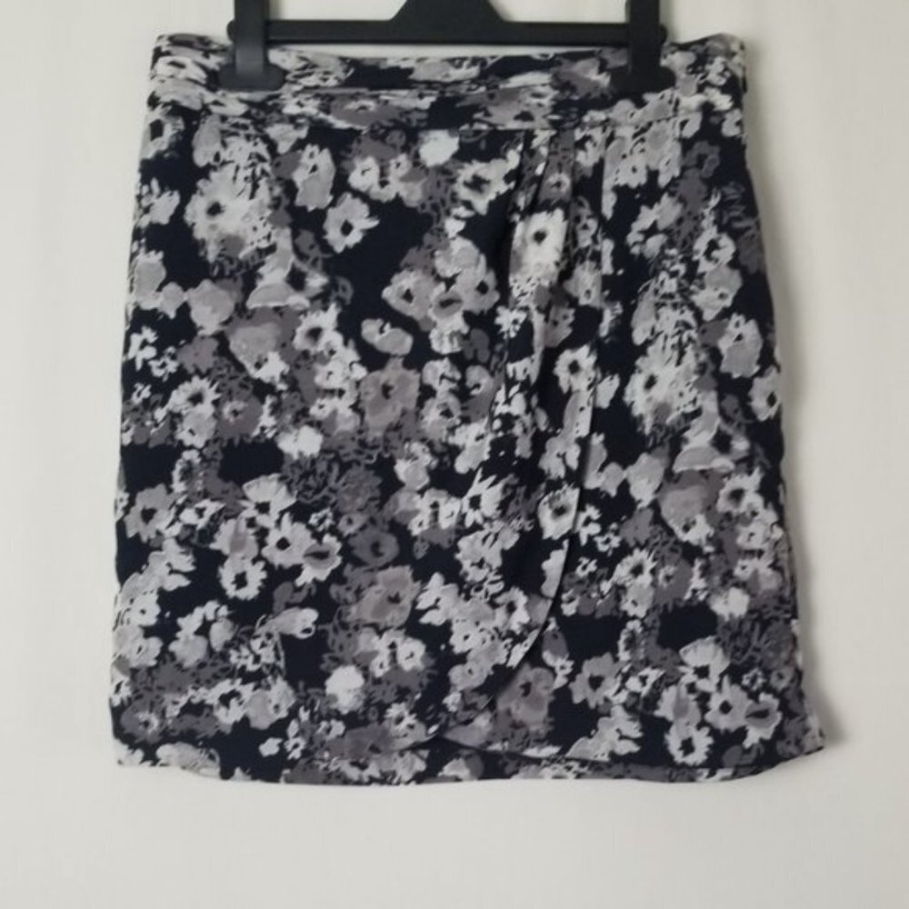 Banana Republic floral Faux wrap skirt size 4 (193)
